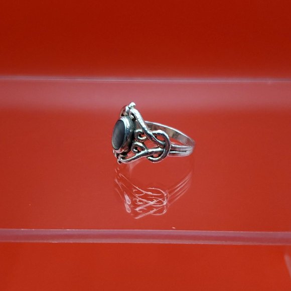 Size 5.75 925 Sterling Silver Fancy Dark Shell Ring - Picture 2 of 7